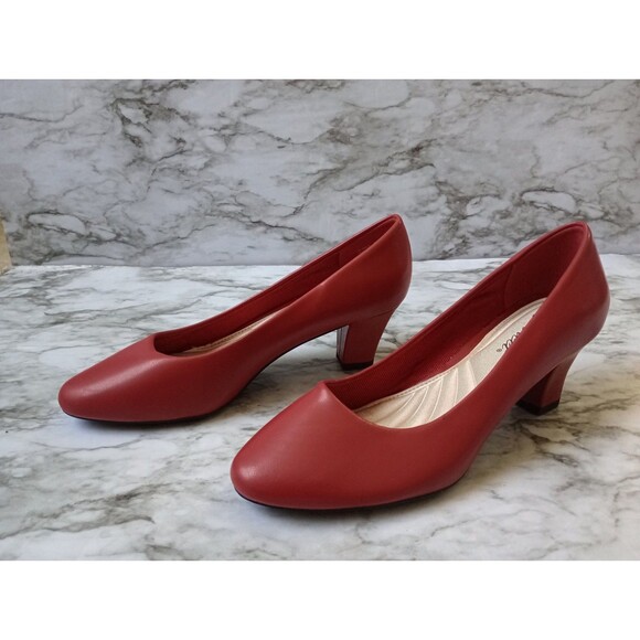 Easy Spirit Red Pumps Size 8W - Picture 2 of 9